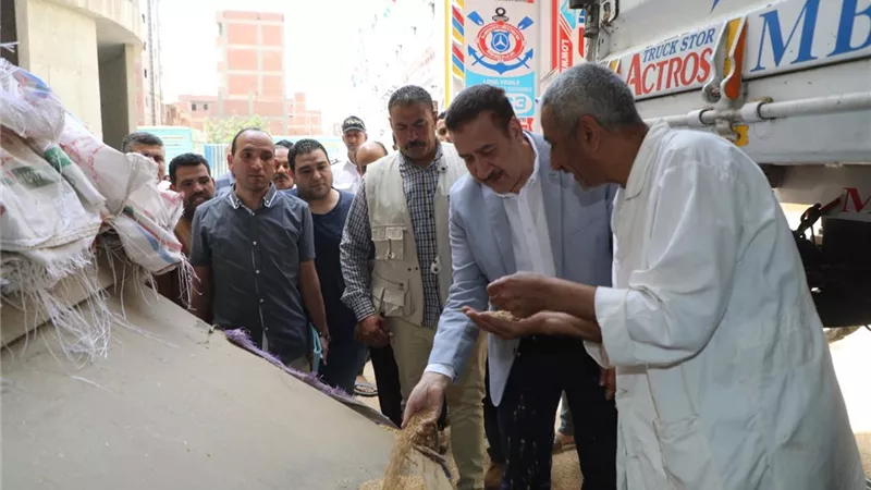 محافظ المنوفية يتفقد مجمع صوامع شبين الكوم لمتابعة توريد القمح