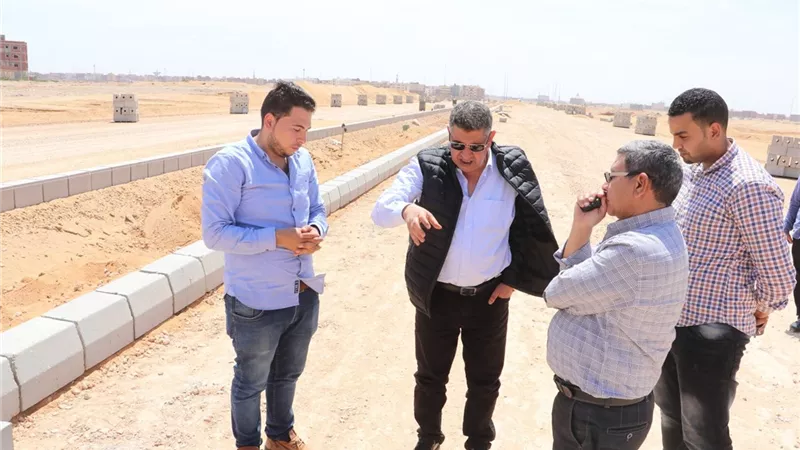 رئيس جهاز السادات يوجه بسرعة الانتهاء من طريق المحور المركزي