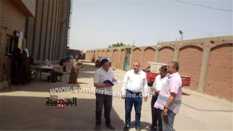 رئيس مدينة أشمون يتابع توريد محصول الذهب الأصفر بالصوامع