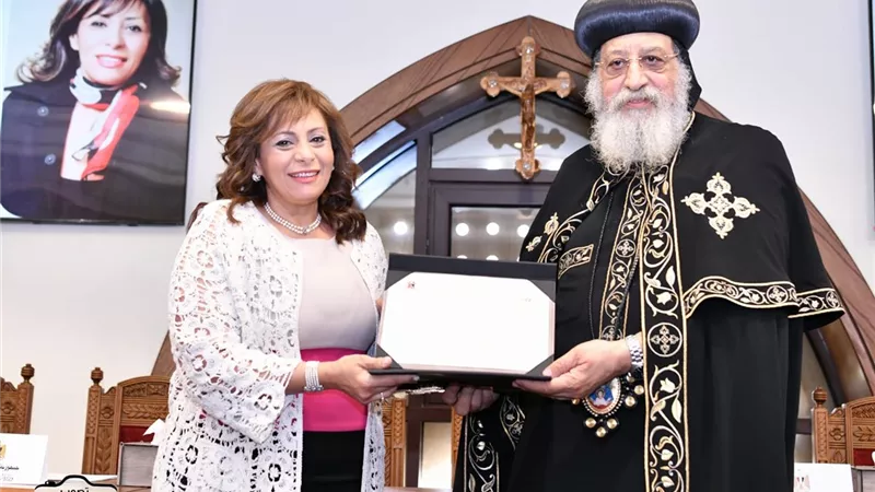 القومي للمرأة يهنيء ماري لويس لتكريمها في احتفالية الأسرة المصرية