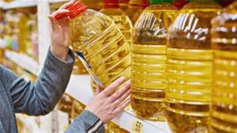 وزير التموين يعلن تخفيض أسعار الزيوت بنسبة 36%