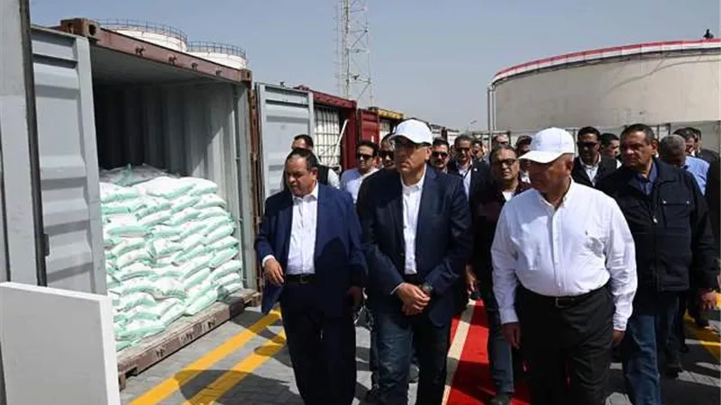 مدبولي يشهد تصدير شحنات كبيرة من مختلف القطاعات الإنتاجية