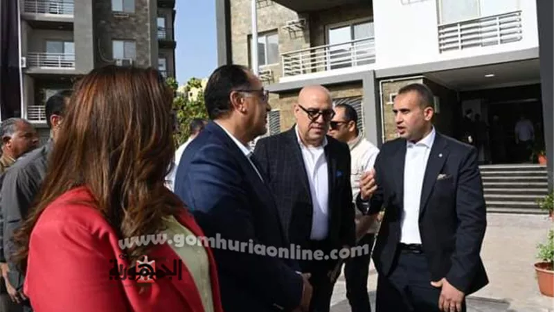 رئيس الوزراء يتفقد مشروع إسكان 