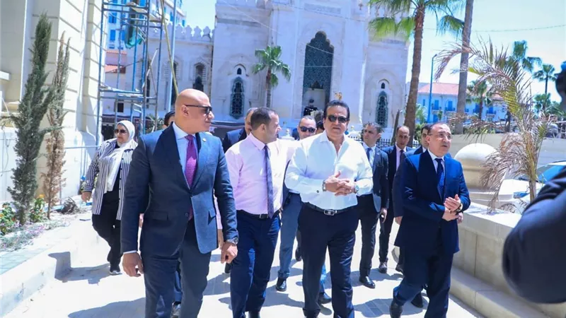وزير الصحة يتفقد المركز الأفريقي لصحة المرأة