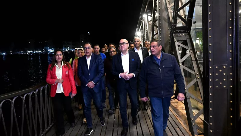 رئيس الوزراء يفتتح 