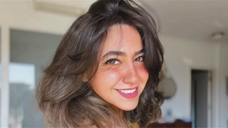 هند عبد الحليم تطلب الدعاء لوالدتها