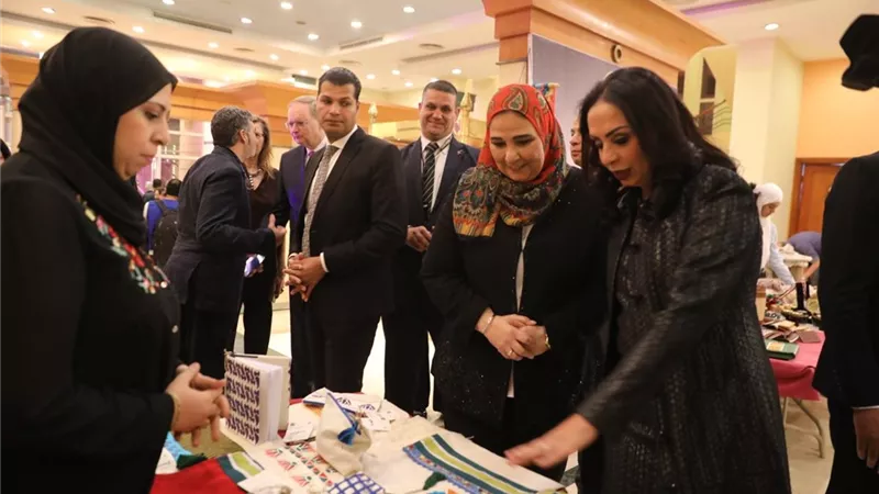 مايا مرسي تشيد بمنتجات معرض 