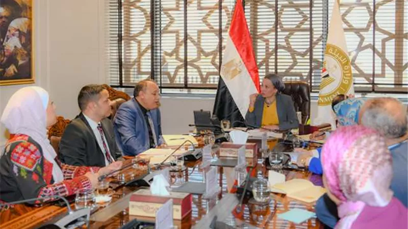 وزيرة البيئة لوفد الاتحاد الدولى: مبادرة مصرية لخلق فرص عمل خضراء