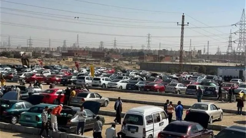 تسجيل أول مركبة بالشهر العقاري بسوق السيارات الجديد ببني سويف