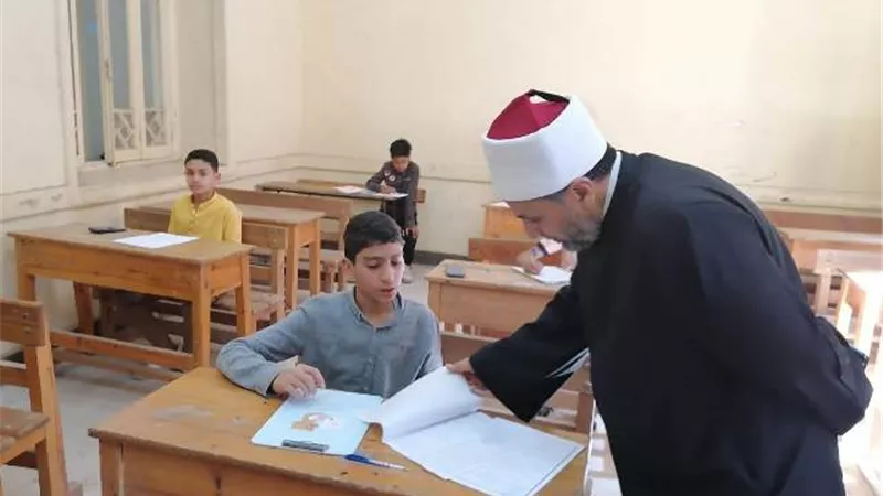 الهدوء يسود لجان امتحانات النقل بمعاهد الشرقية