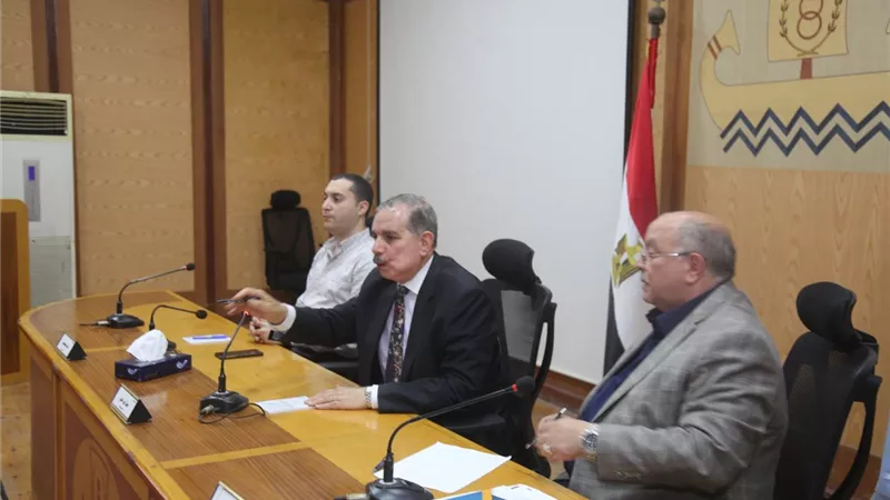 محافظ كفر الشيخ يناقش تطبيق قانون التصالح في مخالفات البناء