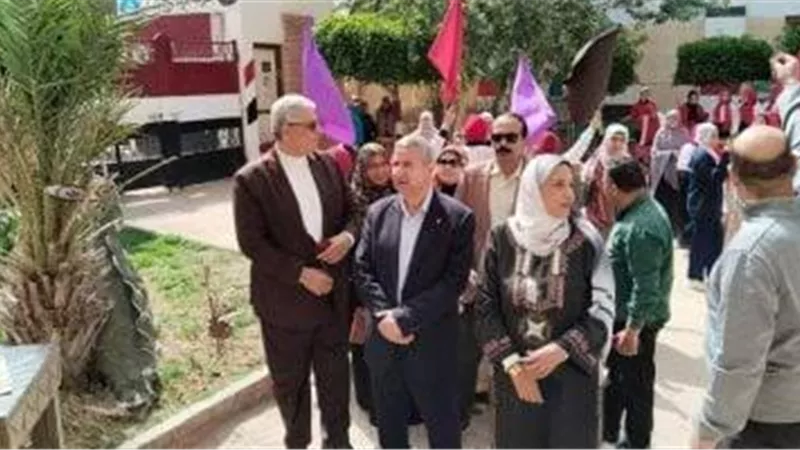 مدير تعليم دمياط يشهد ورش الأنشطة الطلابية بمدارس عزبة البرج