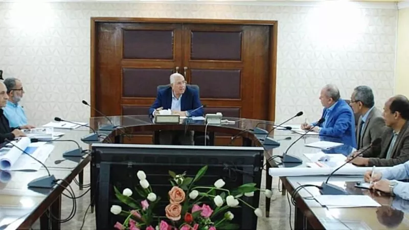 وزير الزراعة يتابع الموقف التنفيذي لمشروعات هيئة التعمير والتنمية
