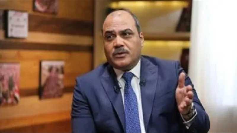 محمد الباز عن منع تصوير عزاء صلاح السعدني: أشرف زكي مدين بالاعتذار للصحفيين
