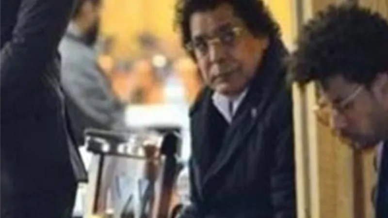 الكينج وأنغام يقدمان واجب العزاء لأسرة صلاح السعدني