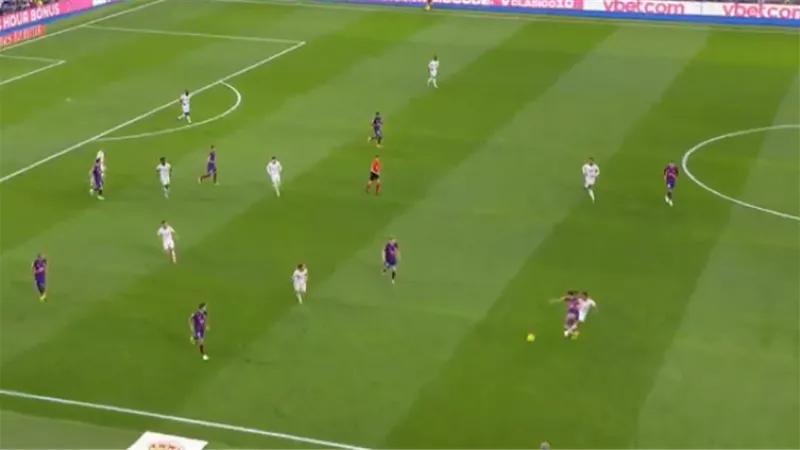 لونين ينقذ مرمى الريال من هجوم برشلونة