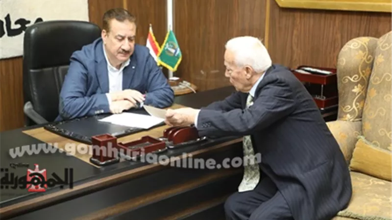 محافظ المنوفية يستقبل مواطنين ويوجه بسرعة متابعة طلباتهم
