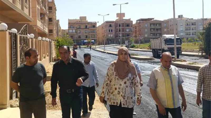 رئيس جهاز الشروق يكشف عن أحدث مشروعات الطرق فى المدينة.. بالصور