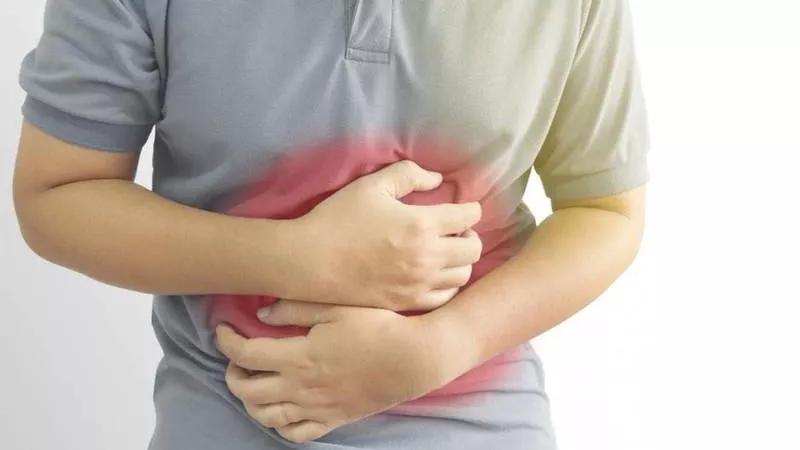 طبيب يكشف عن عنصر متواجد فى الطعام يقتل البكتريا النافعه بالمعدة