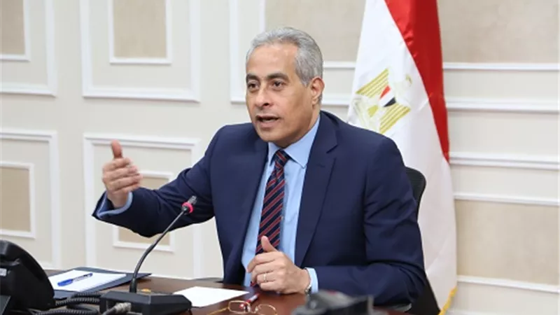 وزير العمل يحث المديريات على تقديم الخدمات للمواطنين بشكل لائق