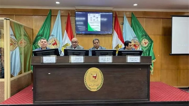 جامعة سوهاج تنظم ندوة عن المبادرة المجتمعية هنعلمهم يشتغلوا