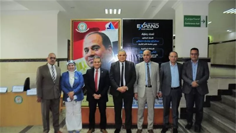 رئيس جامعة كفر الشيخ يشهد فعاليات الملتقي المهني لكلية الصيدلة