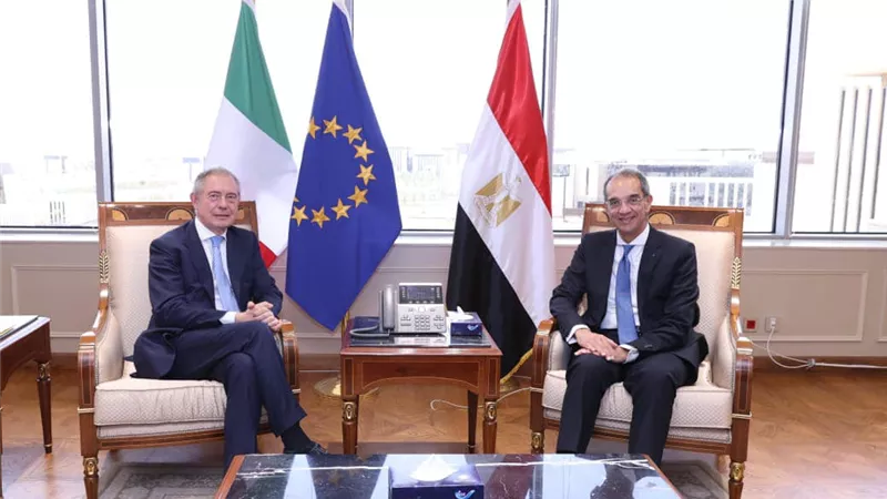 وزير الاتصالات يؤكد على عمق العلاقات المصرية الإيطالية على كافة المستويات