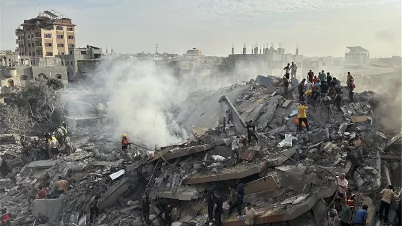 الدفاع المدني بغزة: الاحتلال يستهدف الإعلاميين والصحفيين وانتشال 200 شهيد من مقبرة مجمع ناصر الطبي