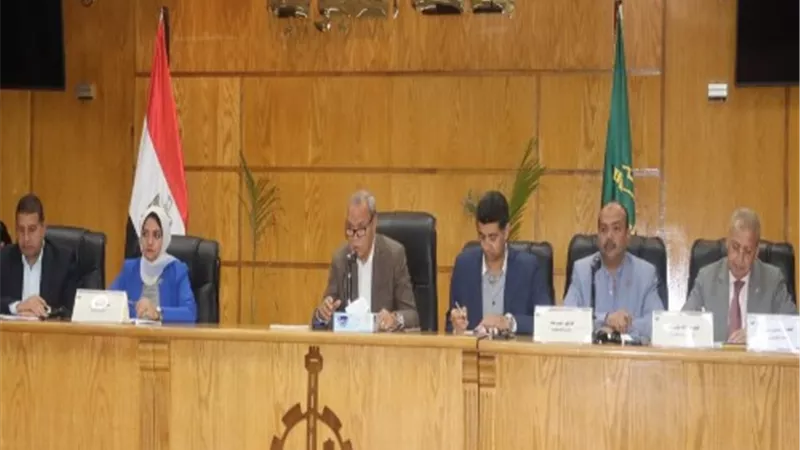 محافظ القليوبية يناقش الإجراءات التنفيذية لإنهاء ملفات التصالح