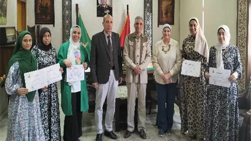 تكريم الفائزين في مسابقة اوائل الطلبة للمدارس الفنية التجارية بالقليوبية