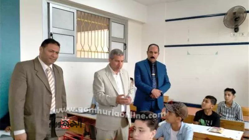 مدير تعليم دمياط يتابع إمتحانات النقل بمدارس الروضة