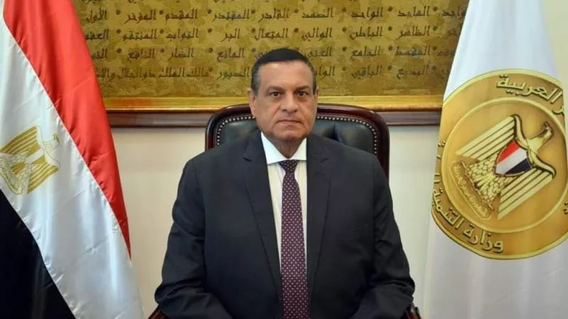 وزير التنمية المحلية يهنيء الرئيس السيسي بالذكرى الـ 42 لعيد تحرير سيناء