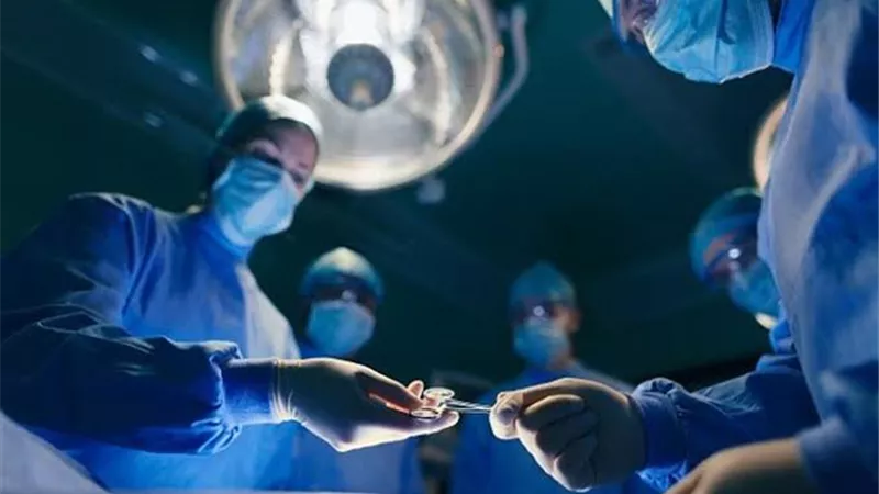 قوافل ابن البلد بالبحر الأحمر تجرى 25 عملية جراحية لأمراض النساء