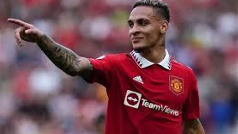 نجم تشيلسي عن لاعب اليونايتد : 