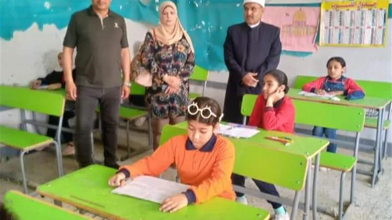 رئيس المنطقة الأزهرية يتفقد الامتحانات النقل الابتدائي والإعدادى