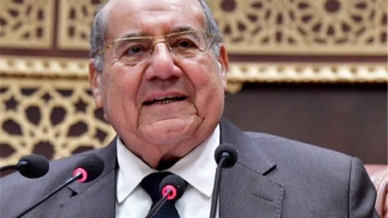 رئيس مجلس الشيوخ يهنئ الرئيس بمناسبة الذكرى الـ٤٢ لتحرير سيناء