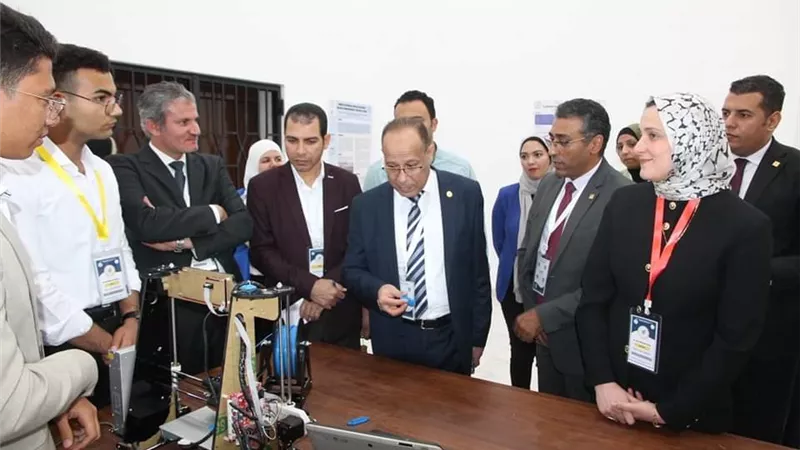 190 مشارك في مؤتمر البحوث الطلابية بكلية العلاج الطبيعي جامعة القناة