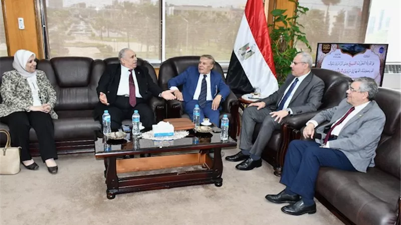 تشكيل لجنة اختيار عمداء كليات الطب والتربية بجامعة قناة السويس