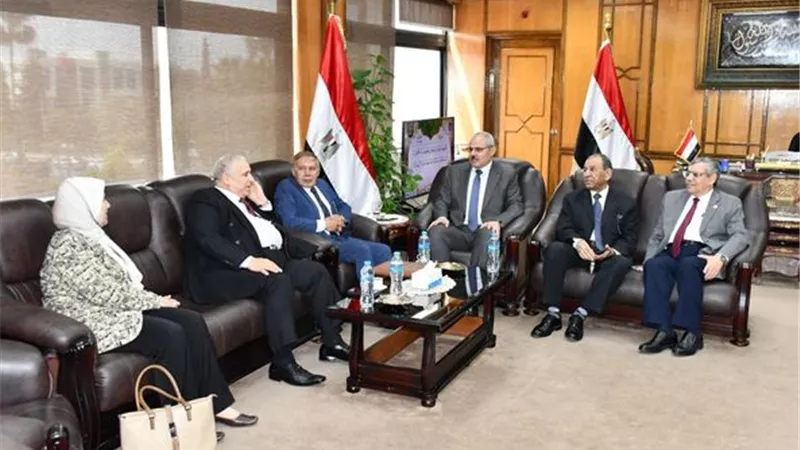 بدء مقابلات اختيار عمداء كليتي الطب والتربية بجامعة القناة