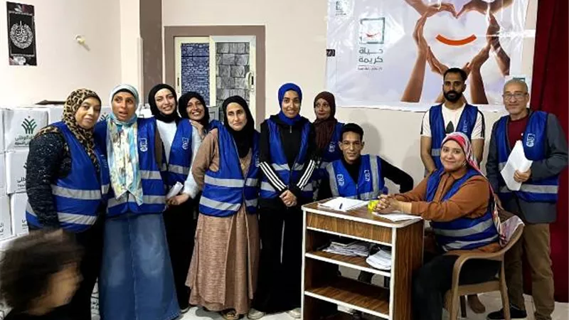 حياة كريمة توزع مواد غذائية على الأسر الأكثر احتياجاً بمدينة بدر