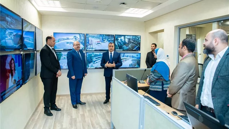 وزير الإنتاج الحربي يفتتح مركز إدارة الأزمات بالوزارة