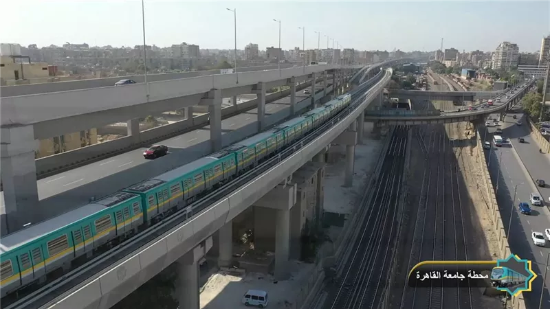 وزير النقل والسفير الفرنسي يستقلان القطار الكهربائي الخفيف LRT