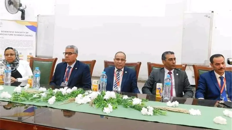 أفضل شاعر ومعرض فني في مؤتمر زراعة القناة