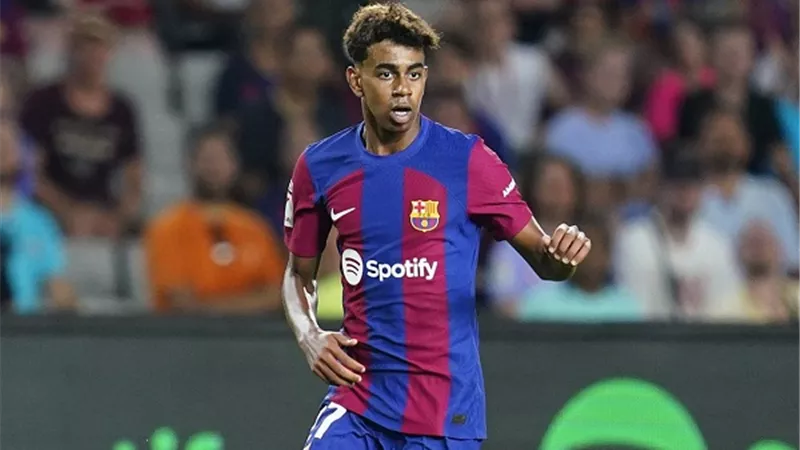 مليار يورو.. برشلونة يحسم موقفه من رحيل يامال إلى سان جيرمان