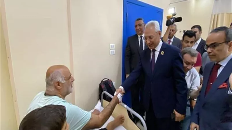 مستشفيات الجامعة بالمنيا تستقبل الدفعة الاولى من مصابى غزه