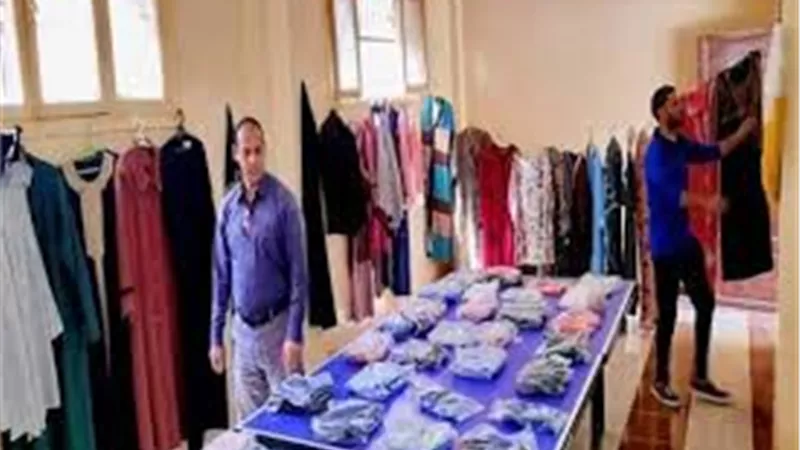 ٦٥٠ قطعة ملابس وكراتين غذائية من تكافؤ الفرص وشباب الخريجين