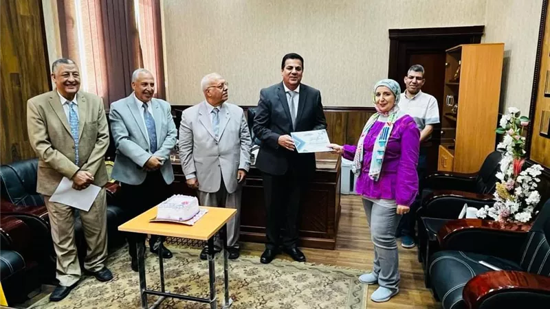 رئيس جامعة بني سويف التكنولوجية يكرم أعضاء وحدة تكافؤ الفرص