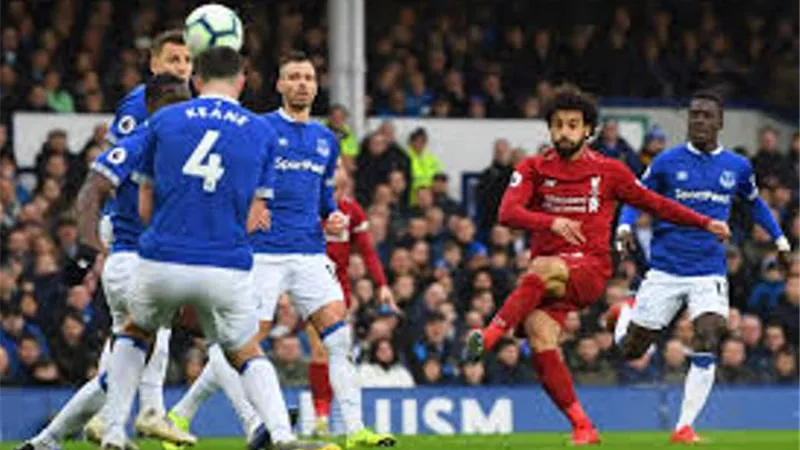 بث مباشر مباراة ليفربول وإيفرتون فى الدوري الإنجليزي