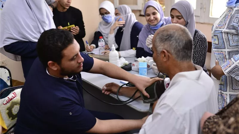 اطلاق قافلة طبية من جامعة كفر الشيخ لقرية الكوم الطويل