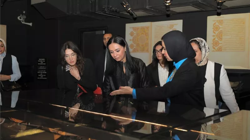 رئيسة القومي للمرأة تتفقد مكتبة الإسكندرية وتشيد بثرائها وتنوعها